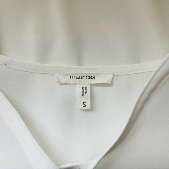 Maurices Solid White Hook & Eye V-neck Short Sleeve Blouse Small Women’s - Picture 12 of 14